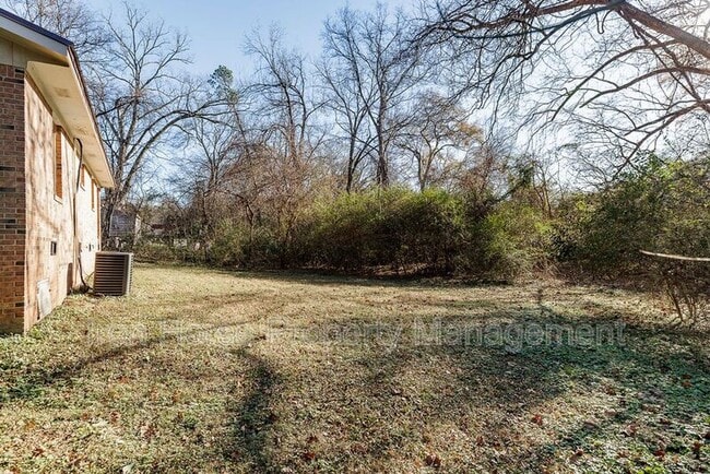 Building Photo - 414 W Richland Ave