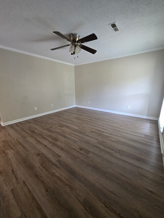 Building Photo - 4502 Bonnell Dr NW