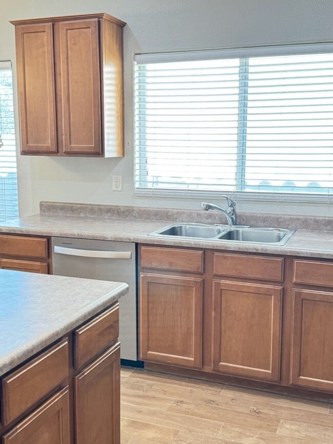 Building Photo - Chandler 4 bed 2 bath