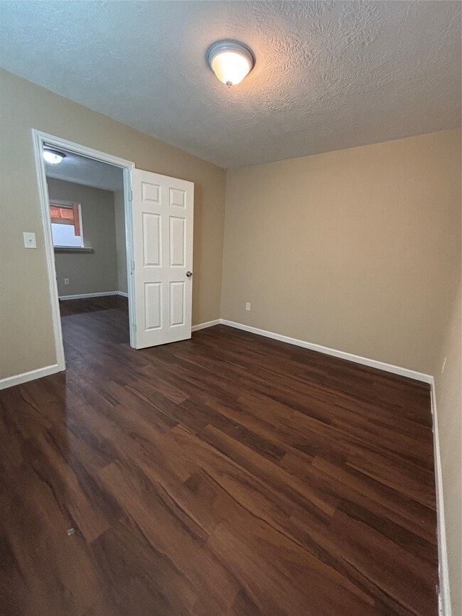 Building Photo - 17109 River Rd