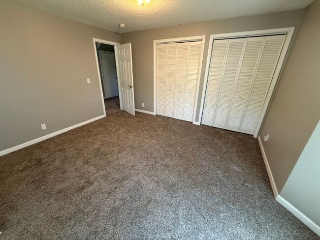 Building Photo - St. Anthony Park ! Rarely Available ! 2 Be...