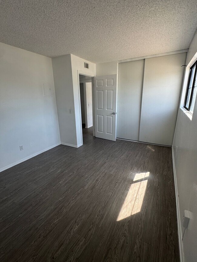 Building Photo - 16010 Dorsey Ave