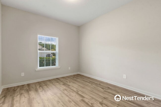 Building Photo - Five Bedroom Beauty in Plummer Creek!