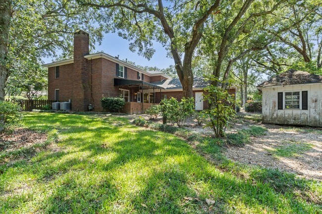 Building Photo - Spacious 4 Bedroom in Desirable Hickory Ridge