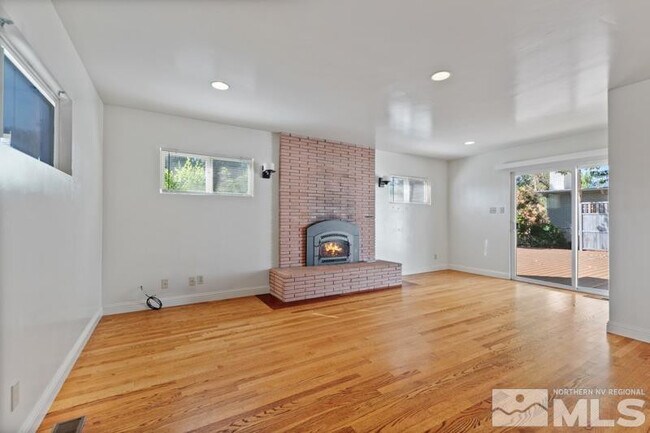 Building Photo - 1530 Allen St