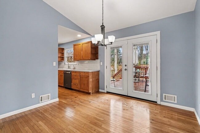 Building Photo - 1950 Branch View Dr