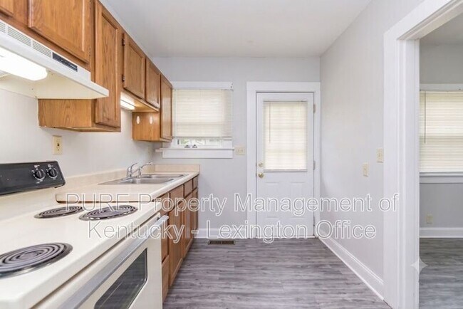 Building Photo - 3 Dogwood Ln