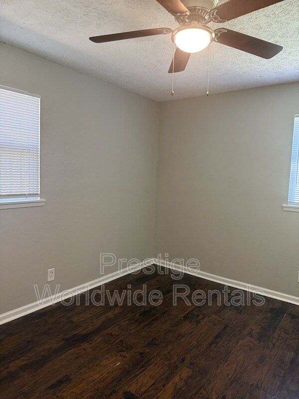 Building Photo - 3120 Urban Ave