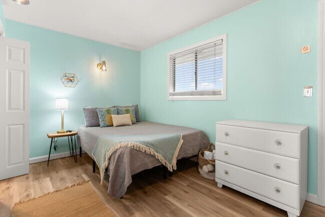 Building Photo - 12 G St