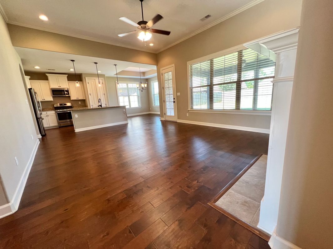 Building Photo - 5607 Pinetree Loop E