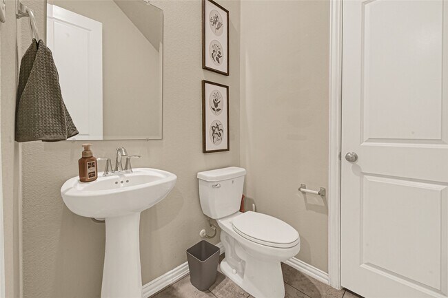 Building Photo - 5104 Chapel Heights Dr