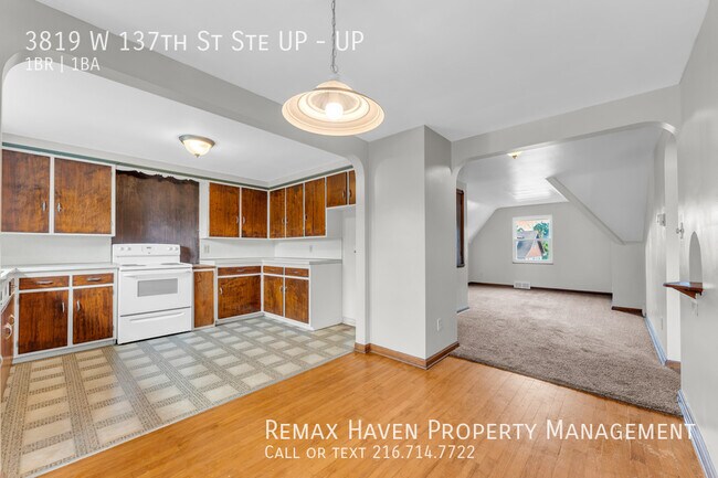 Building Photo - 3819 W 137th St