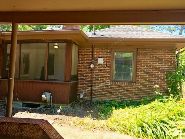 Building Photo - 228 W Nelson St