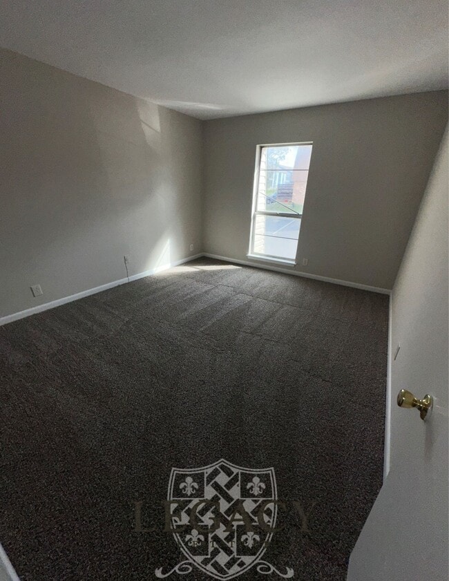 Building Photo - 370 Wallace Rd