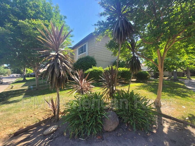 Building Photo - 8800 Sawtelle Way