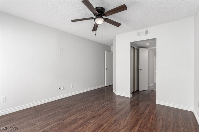 Building Photo - 5644 Vineyard Ln