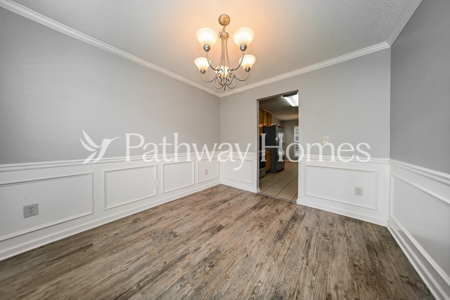Building Photo - 229 Deodar Ln