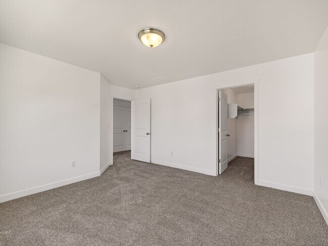 Building Photo - 98 E Harmony Ct