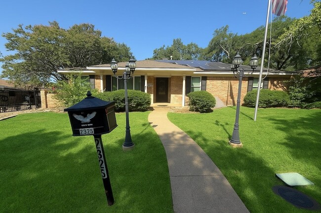Primary Photo - 2325 Ravenwood Dr