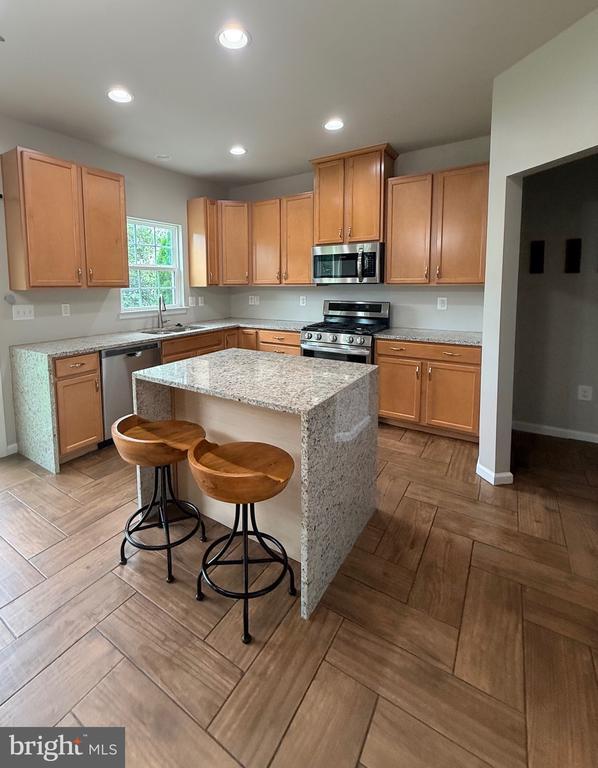 Building Photo - 9411 Wood Creek Cir