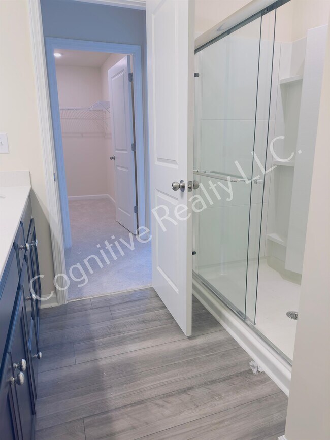 Building Photo - 819 McKenzie Pk Ter