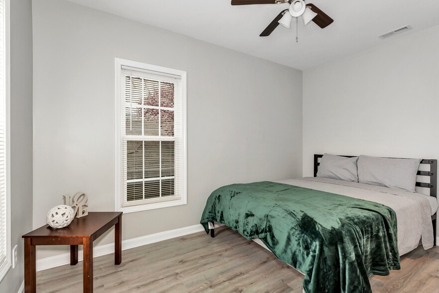 Building Photo - 505 Ward Ave NE