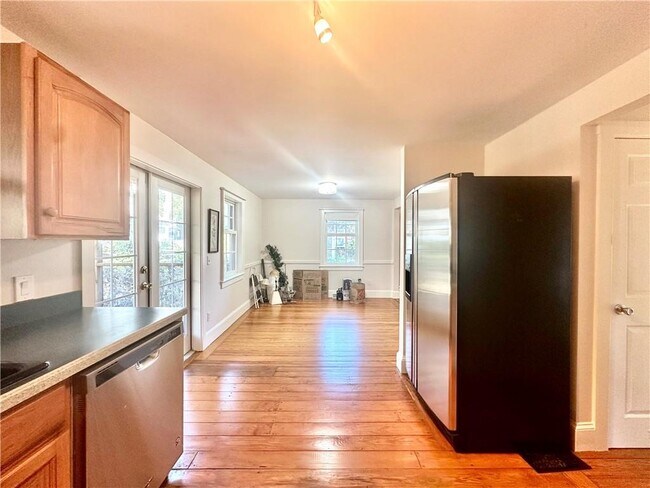 Building Photo - 12 Johnson Ct