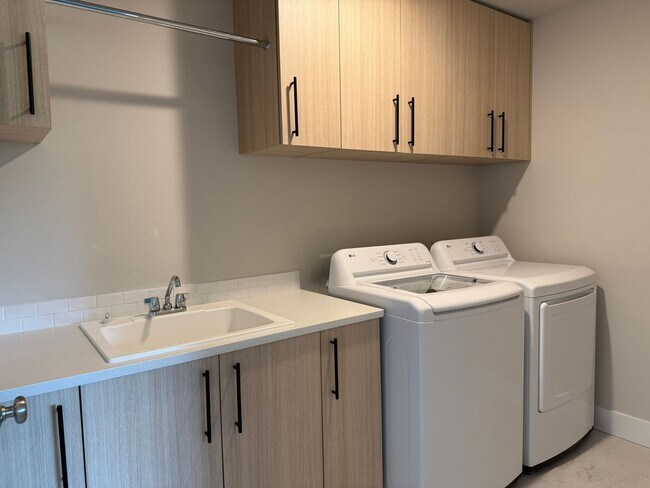 Building Photo - Beautiful Three Bedroom New Construction Home For Rent