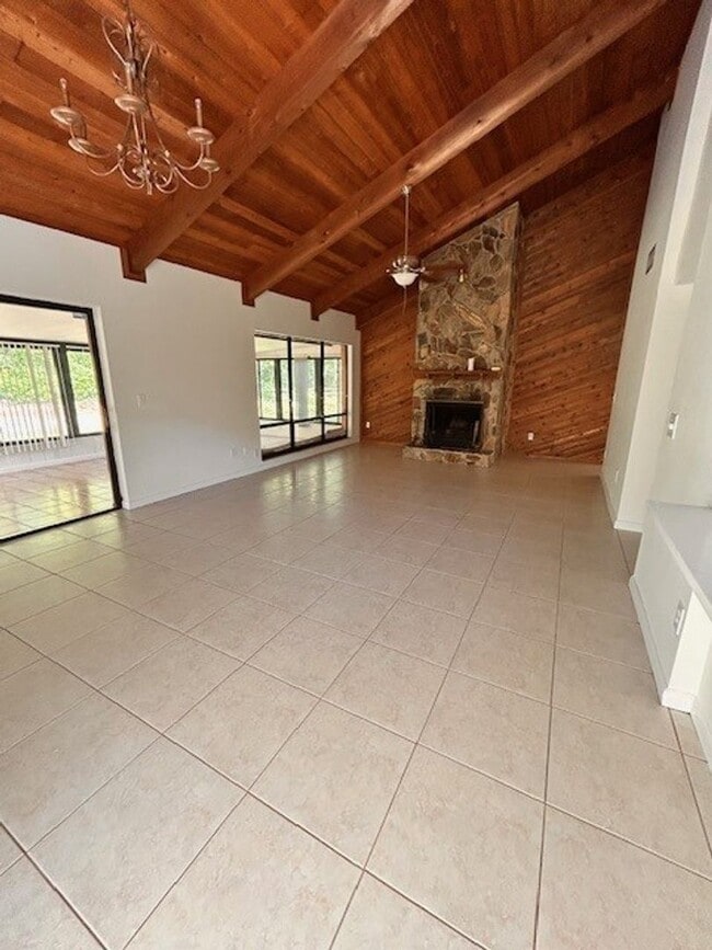 Building Photo - 50% of First Month Rent!  Newly renovated ...