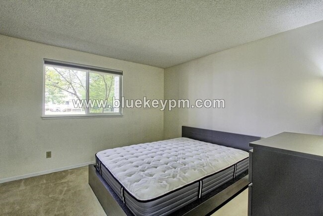 Building Photo - 13216 NE Salmon Creek Ave