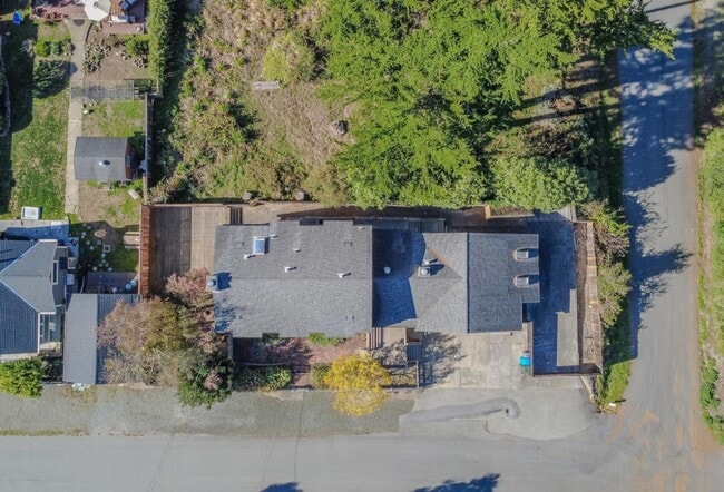 Building Photo - 1004 Acacia St