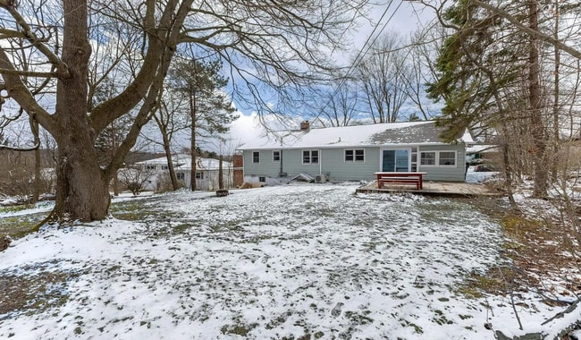 Building Photo - Charming 3 Bedroom in Overlook Heights