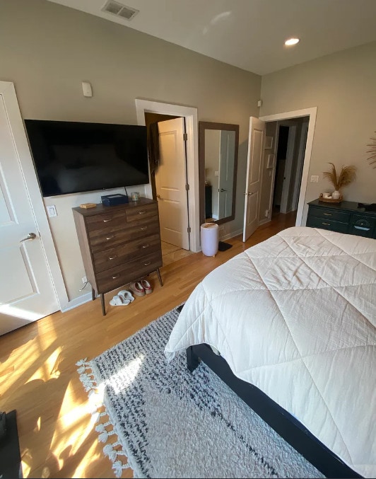 Building Photo - 2151 W Evergreen Ave