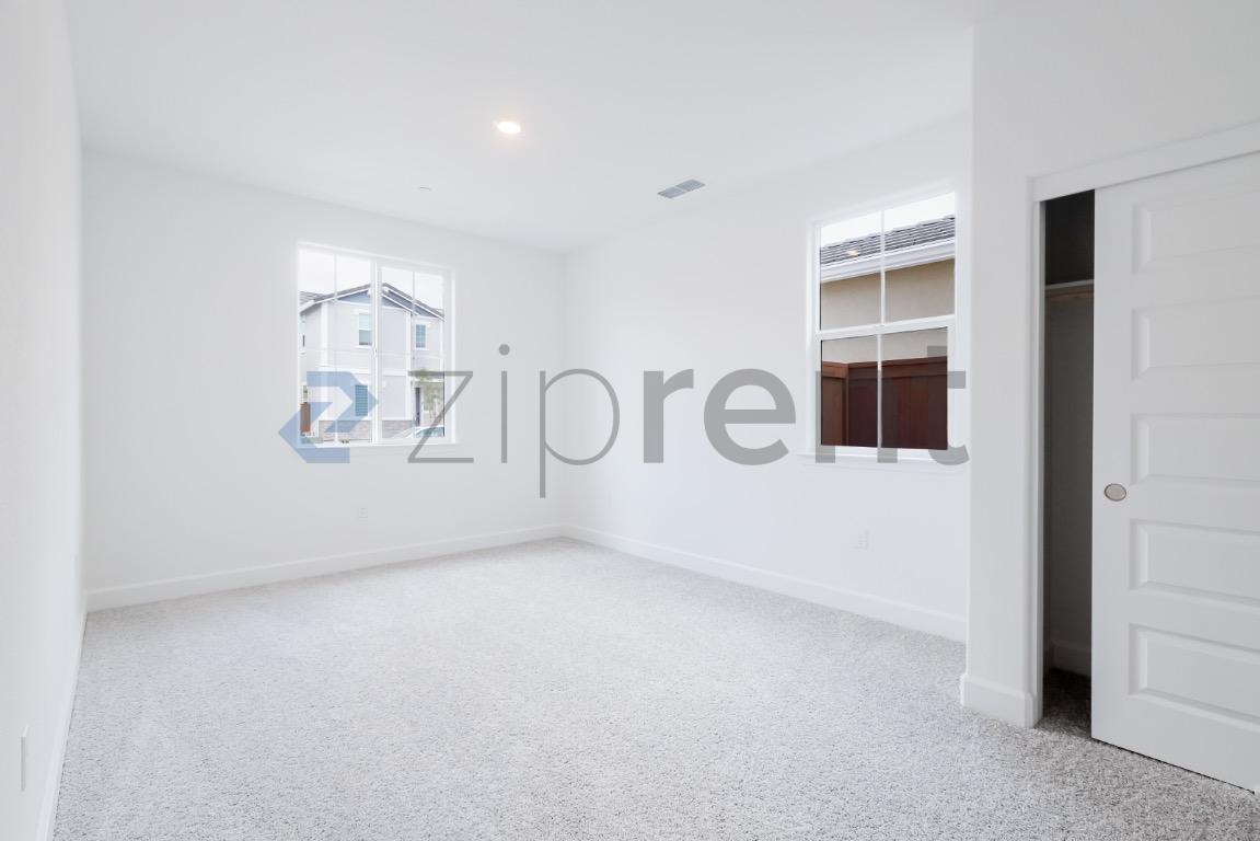 Building Photo - Unit