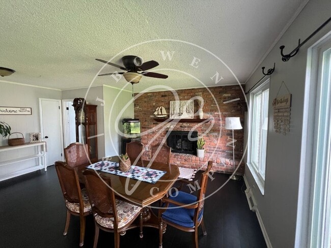 Building Photo - "Charming 3 bedroom 2 bathroom Sylvania home with Granite Countertops.