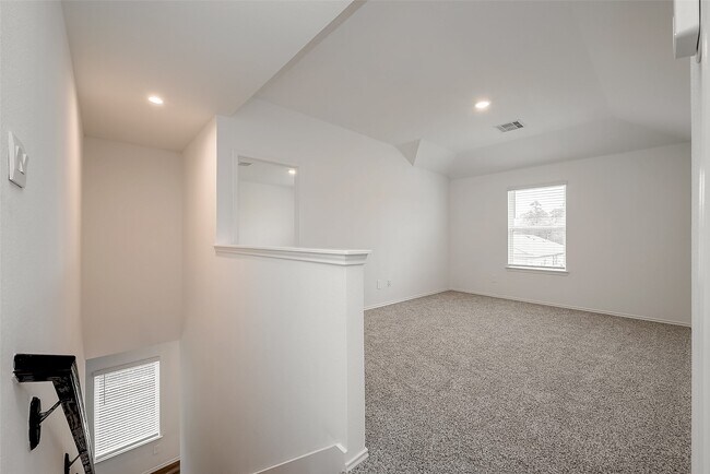 Building Photo - 5619 Vintage Oakmont Dr