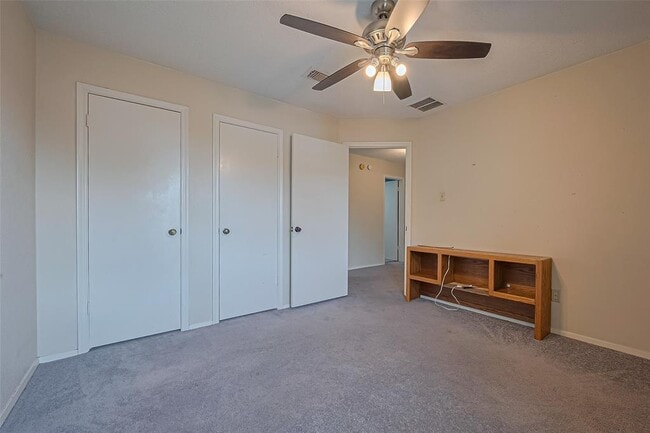 Building Photo - 3812 Redbud Dr