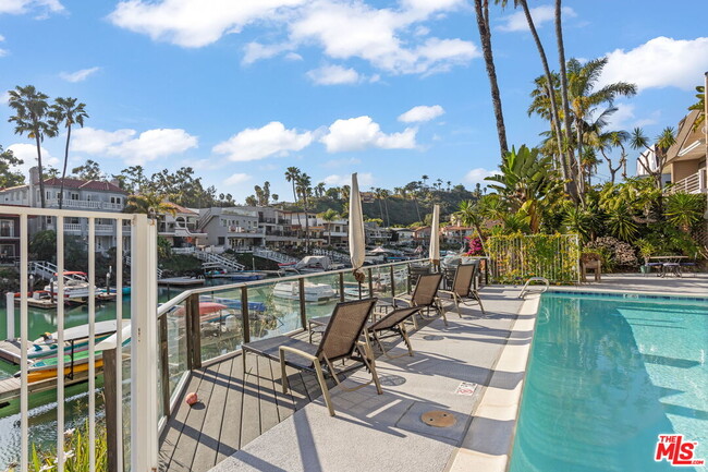 Building Photo - 4637 Park Dr