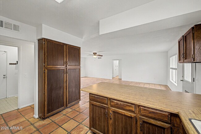 Building Photo - 1134 W Hermosa Dr