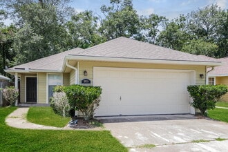 Building Photo - 3018 Caroline Crest Dr E