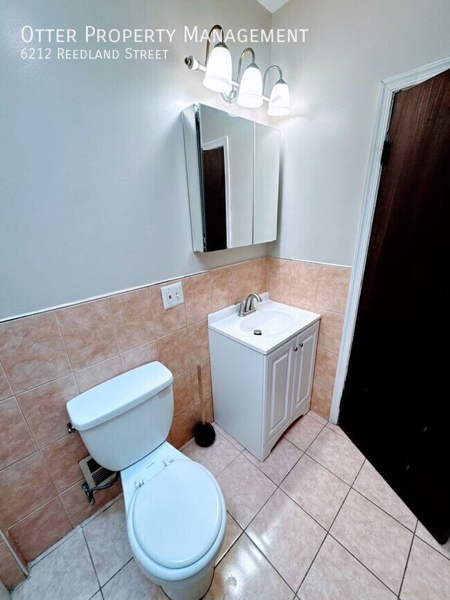 Building Photo - 6212 Reedland St