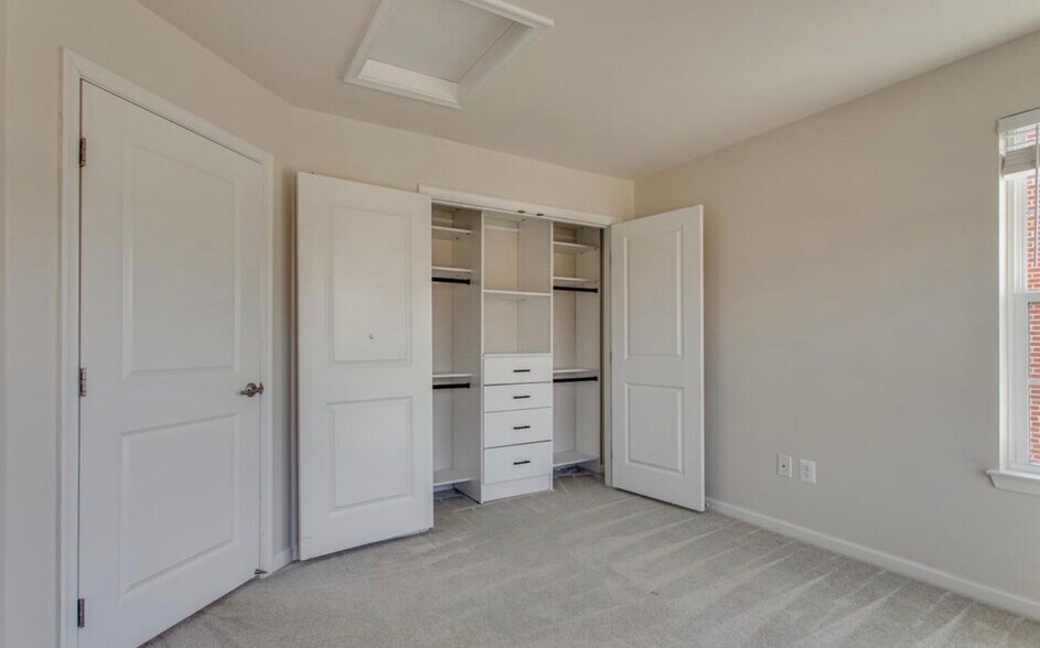 Building Photo - 3223 Careysbrook Ct