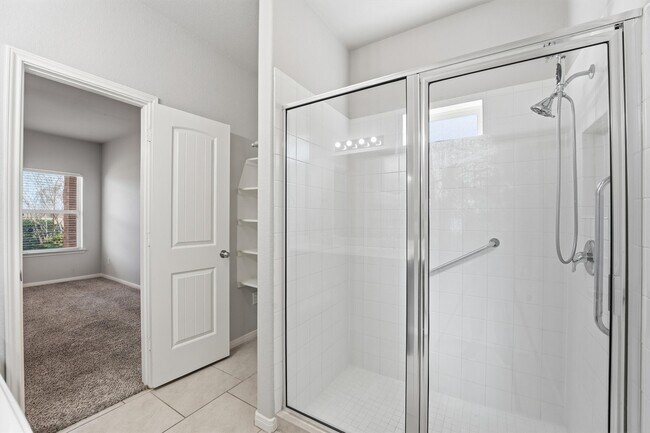 Building Photo - 719 Longstreet Dr