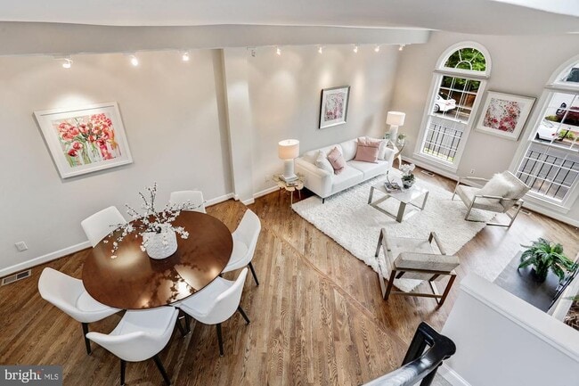 Building Photo - 3332 Dent Pl NW