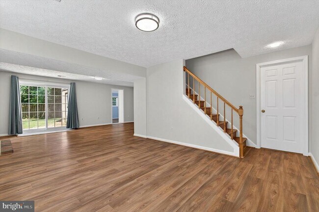 Building Photo - 8405 Overlook St