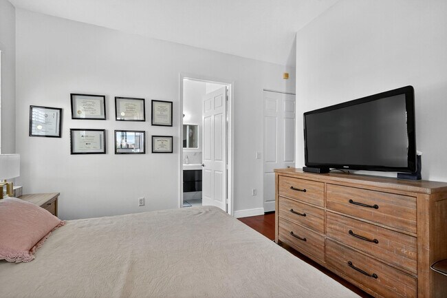 Building Photo - 4700 SW 160th Ave