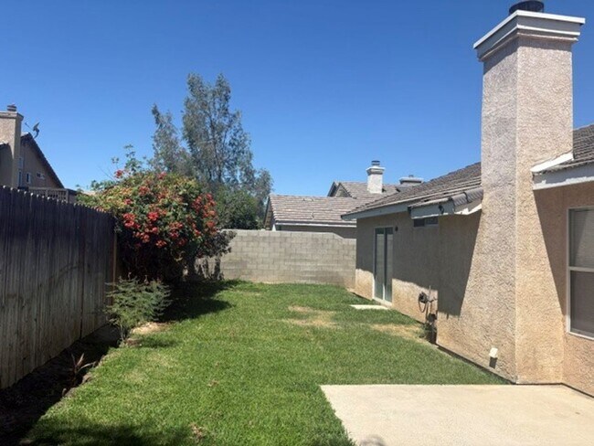 Building Photo - 4 Bedroom/2 Bath Home in the Northwest - $2395 Per Month!