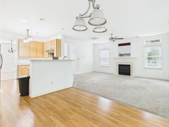 Building Photo - Stunning 4-Bedroom, 2.5-Bathroom Home in t...