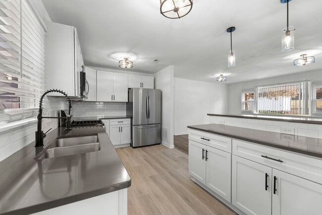 Building Photo - Newly Renovated Home - Steps Away from KU Med