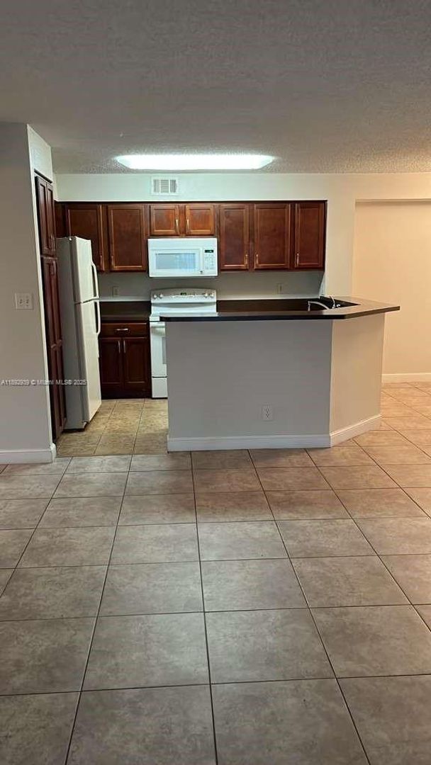 Building Photo - 7640 Westwood Dr